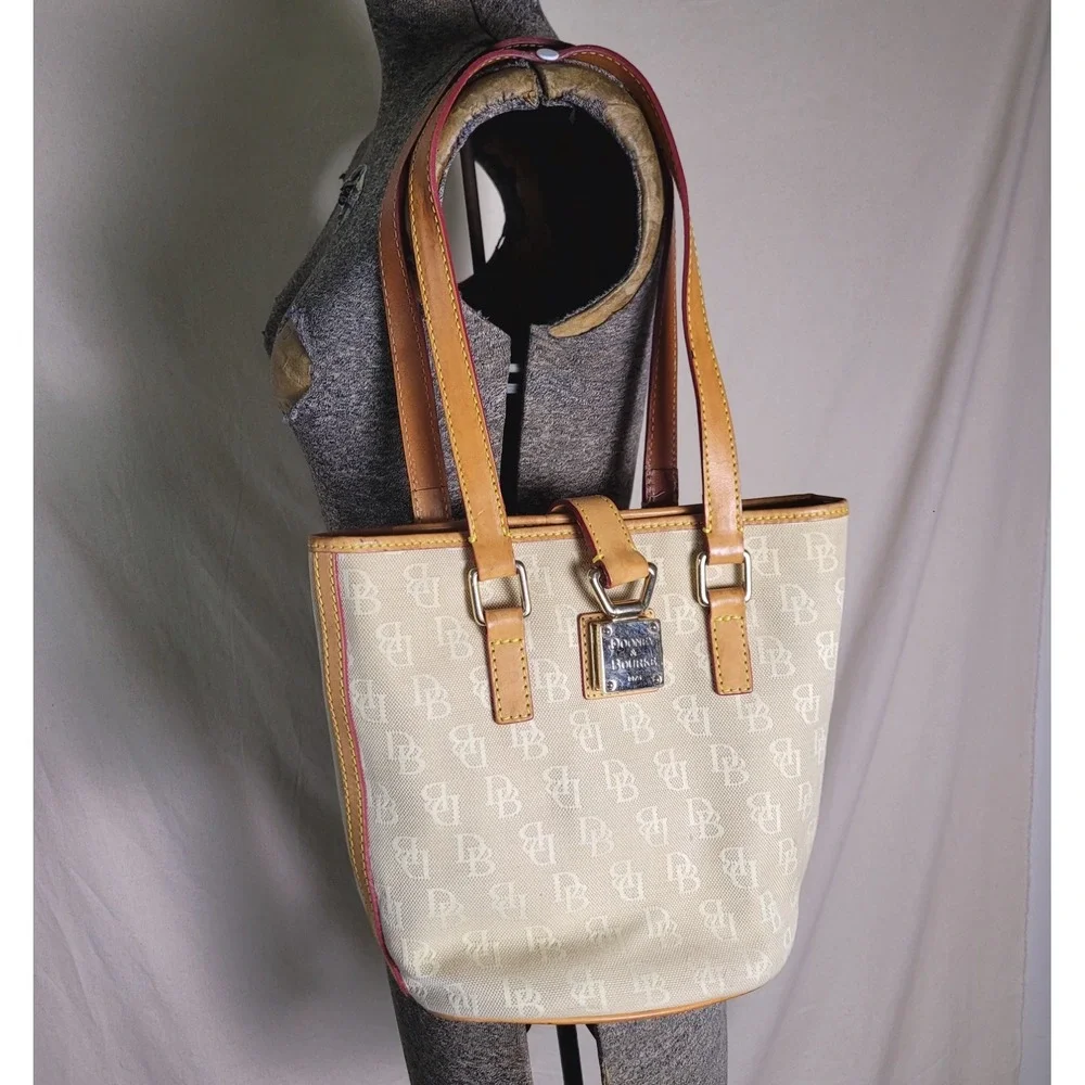 Y2K‎ Dooney And Bourke Tan Beige Bucket Bag Shoulder Purse Monogram Logo